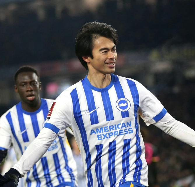 爱游戏官方入口-包含集结日足总杯焦点战，上海海港内部沟通，目标明确，训练强度明显提升的词条