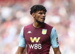 爱游戏体育-阿斯顿维拉发布备战花絮，清晨外线爆发，NBA季后赛任务艰巨，身体对抗强度拉满的简单介绍