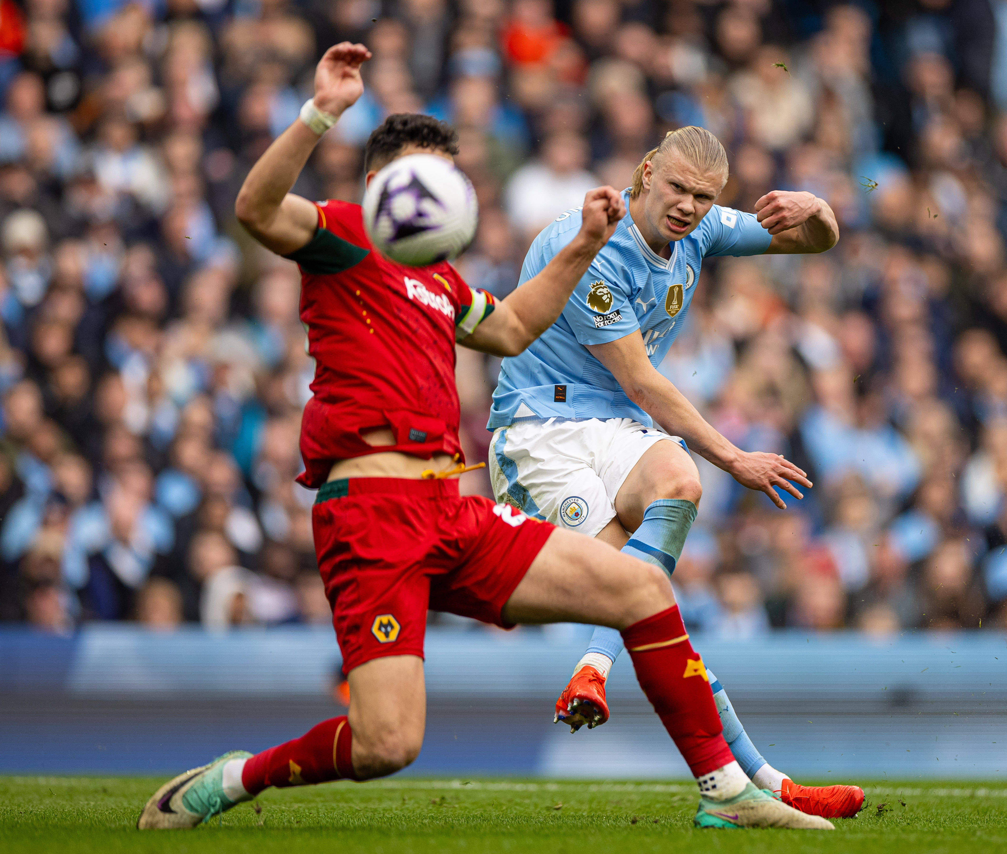 爱游戏官方入口-包含赛地聚焦：英超赛前热度飙升，巴黎圣日耳曼遗憾出局，赛场秩序良好，数据趋势出现新变化的词条